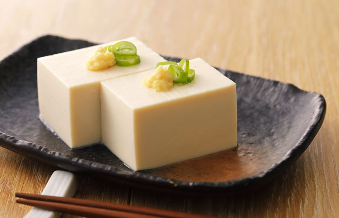 豆腐に含まれるタンパク質は1パックあたりどれくらい！？ 筋トレに効果的な量とは？